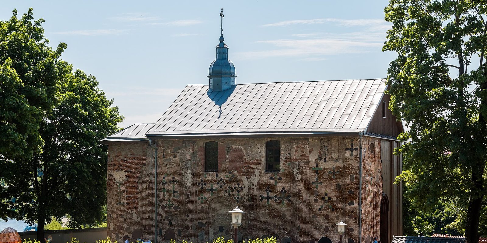 Каложская царква на высокім беразе Нёмана. Каля паўтара кіламетра ад Гасцім. Фота: Mike1979 Russia, CC BY-SA 3.0, Wikimedia Commons