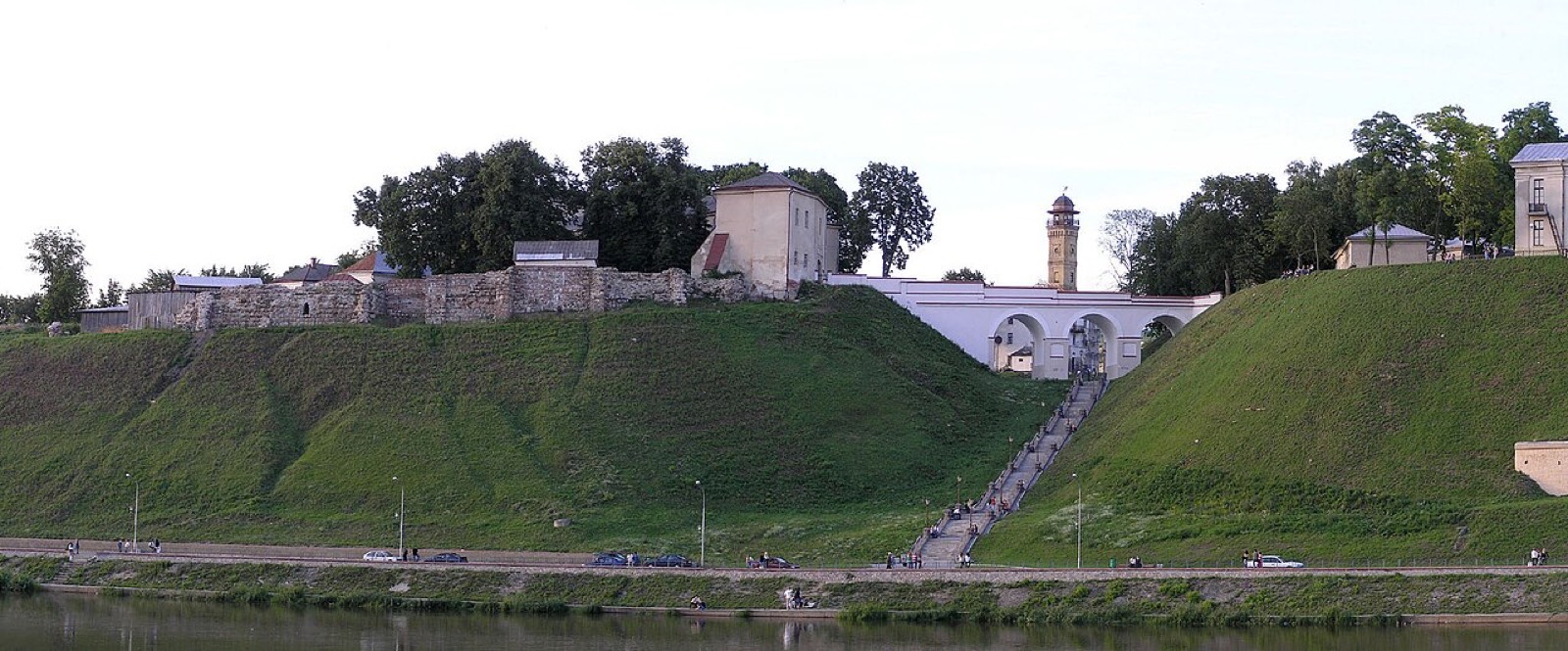 Вид на Неман и исторический центр Гродно. Фото: Petro Vlasenko, CC BY-SA 3.0, Wikimedia Commons - 256 метров до набережной